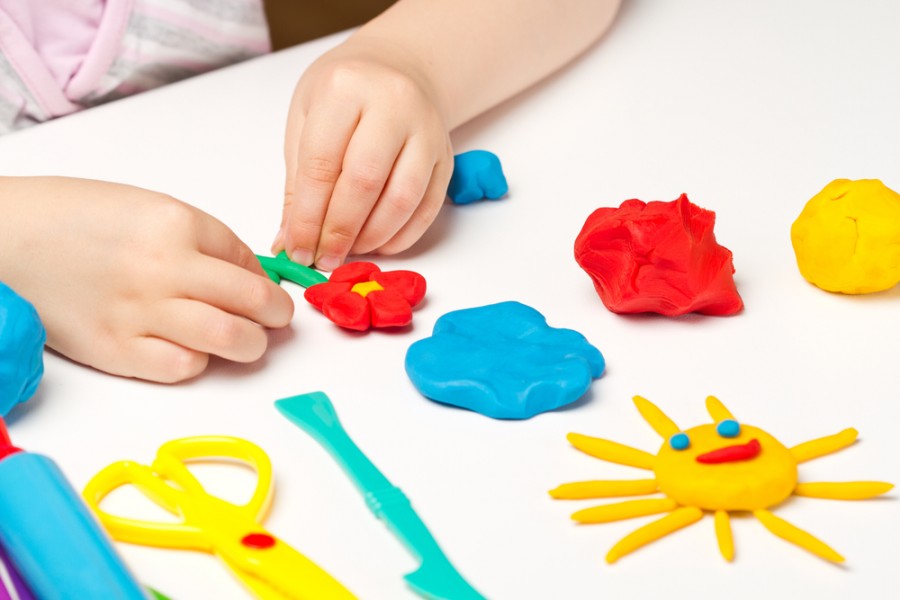 Plaisirs d'enfance : quelles activités avec de la pate à modeler